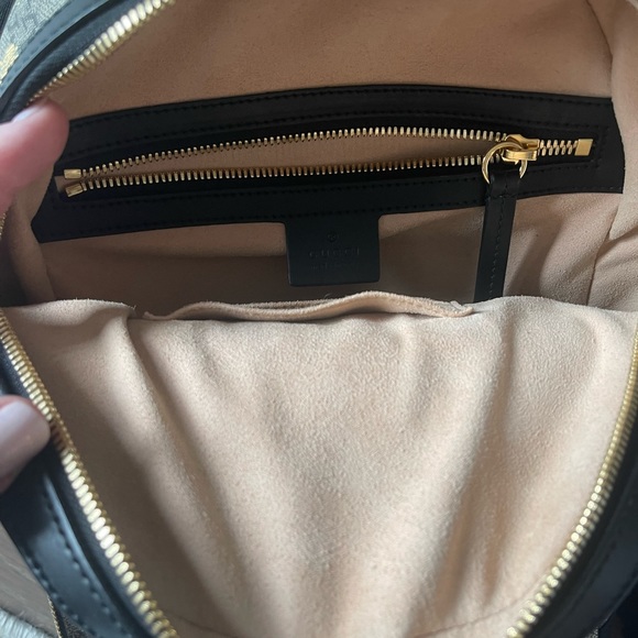 GG Supreme Monogram Bees Print Small Day Backpack Beige Oro Black - Picture 2 of 5